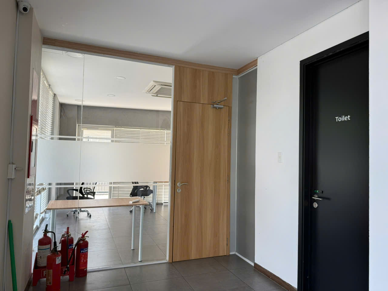 CHO THUÊ VĂN PHÒNG TẦNG 3 CĂN GÓC SALA - FULL THIẾT BỊ VÀ DỊCH VỤ - Hình ảnh 5