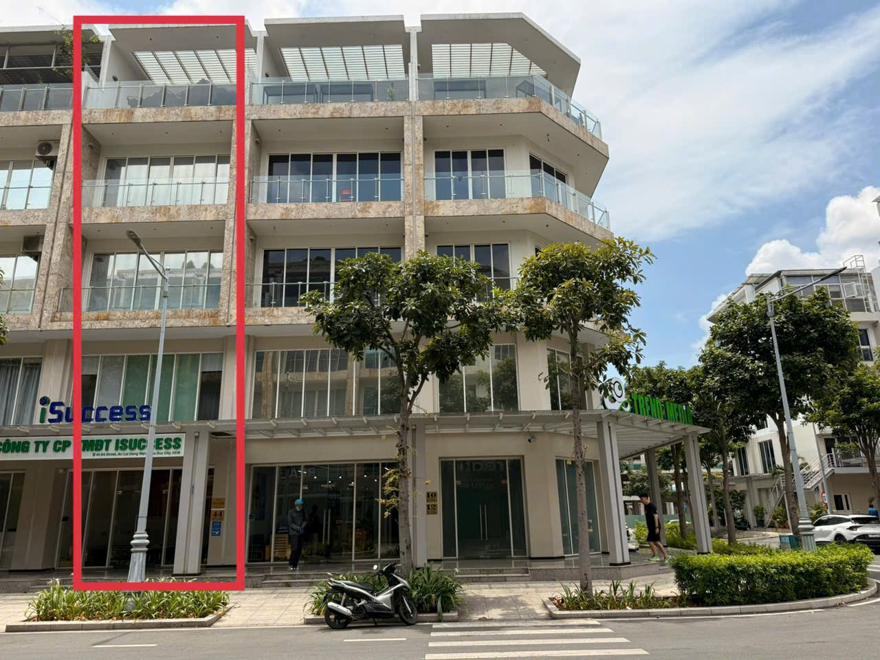 Cho thuê căn 44 Đường B4 hoàn thiện thông minh không chiếm diện tích, nhà đẹp sạch sẽ.