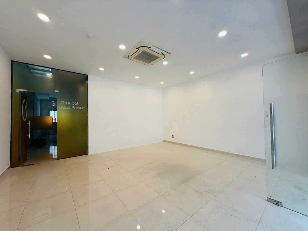 Cho thuê nhà số 28 đường B2, 115 triệu, 8 phòng, hầm riêng. - Hình ảnh 6