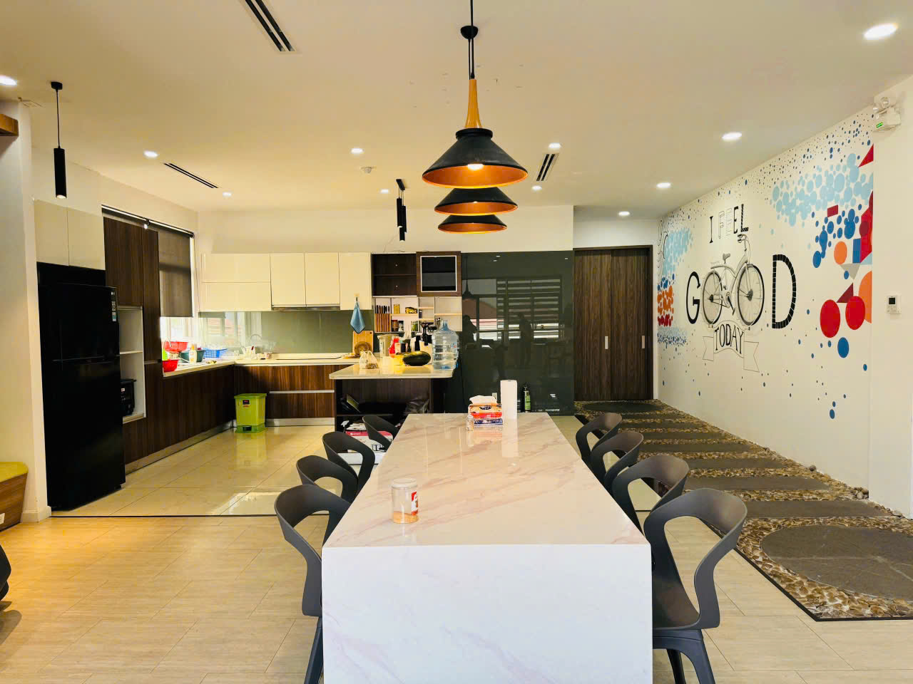 CHO THUÊ 1 cặp thông nhau số 41-43 mặt tiền Nguyễn Cơ Thạch,1.400m2, Nhà đẹp, nhận diện thương hiệu tốt. - Hình ảnh 2