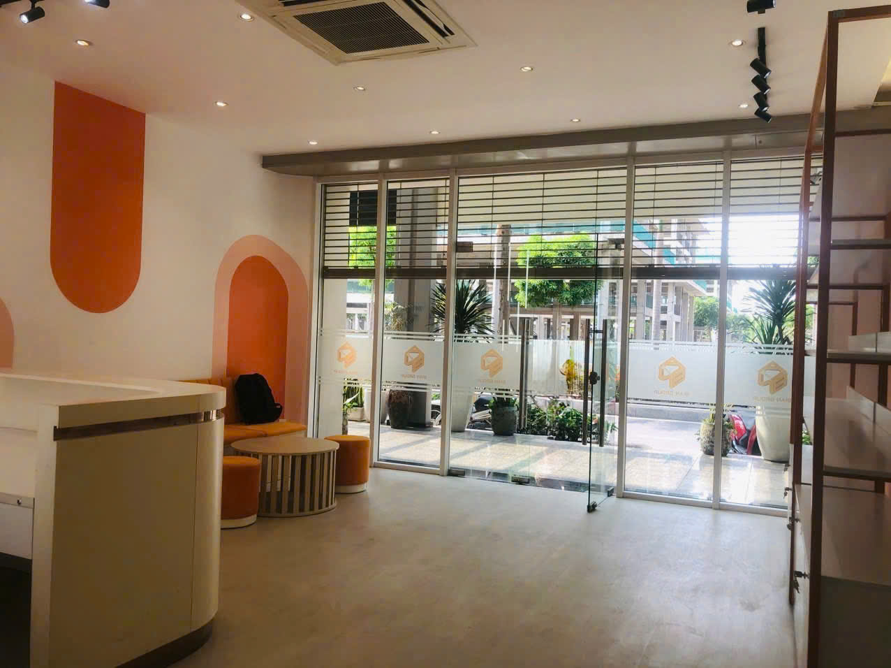 Cho Thuê 210m2 số 45 Đ/số 10, Có Tầng Trệt, Hầm, Chủ nhà thiện chí dễ thương, nhà sạch sẽ - Hình ảnh 2
