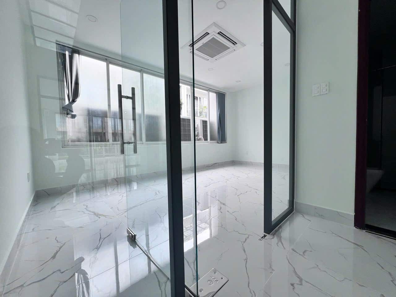Cho thuê nhà nguyên căn số 8 Đường B4, Hầm riêng và 5 tầng, Giá 109 triệu/tháng - Hình ảnh 12