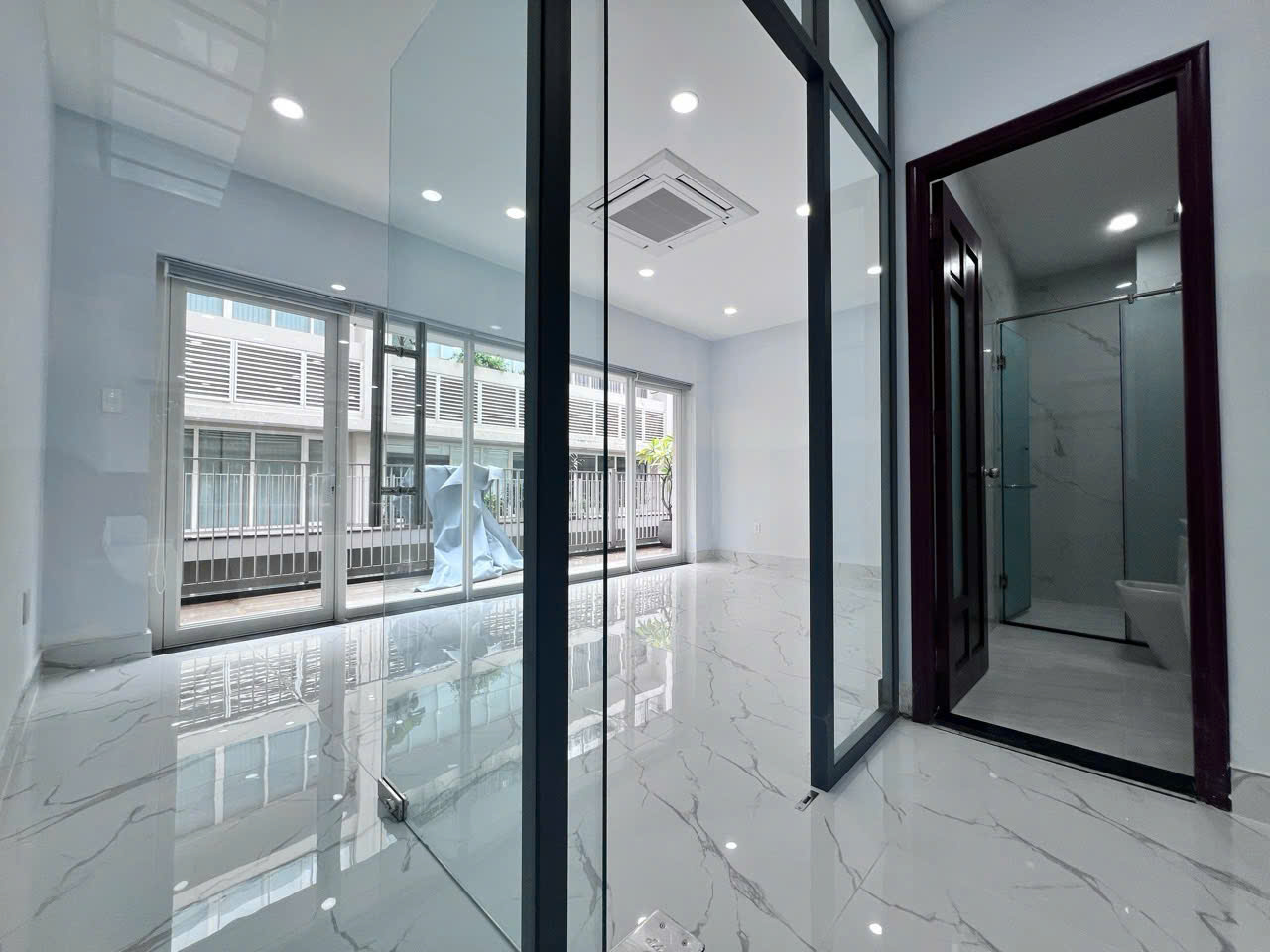 Cho thuê nhà nguyên căn số 8 Đường B4, Hầm riêng và 5 tầng, Giá 109 triệu/tháng - Hình ảnh 3