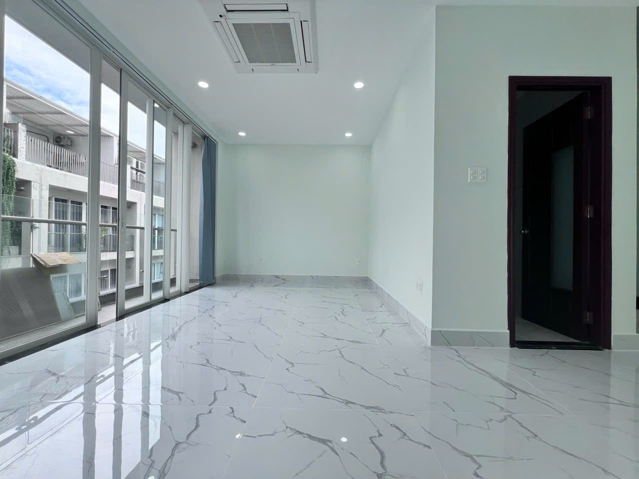 Cho thuê nhà nguyên căn số 8 Đường B4, Hầm riêng và 5 tầng, Giá 109 triệu/tháng - Hình ảnh 2