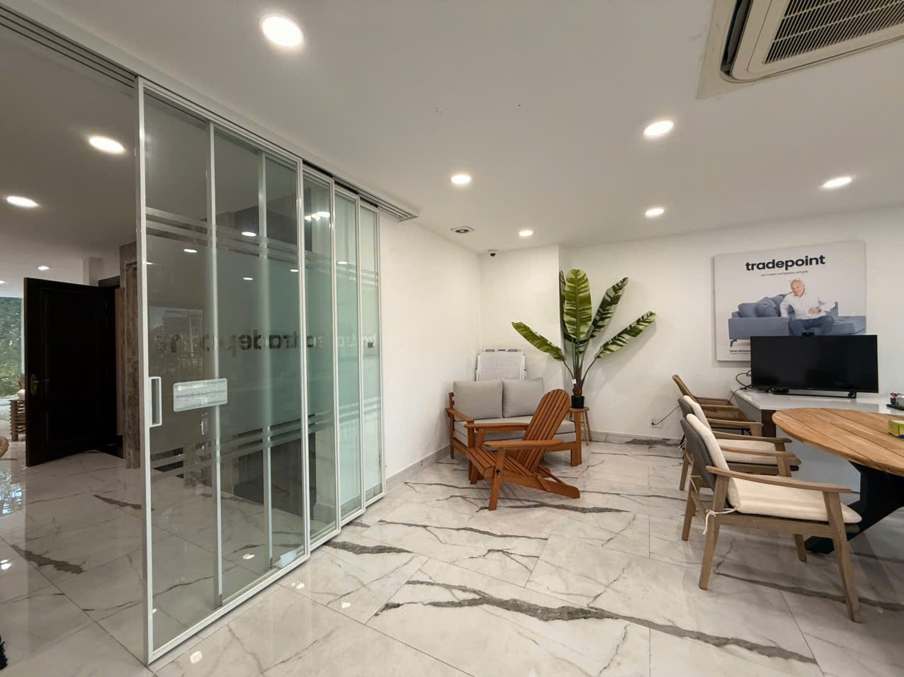 CHO THUÊ NHÀ SỐ 151 NGUYỄN CƠ THẠCH - NHÀ ĐẸP - NỘI THẤT CAO CẤP - Hình ảnh 3
