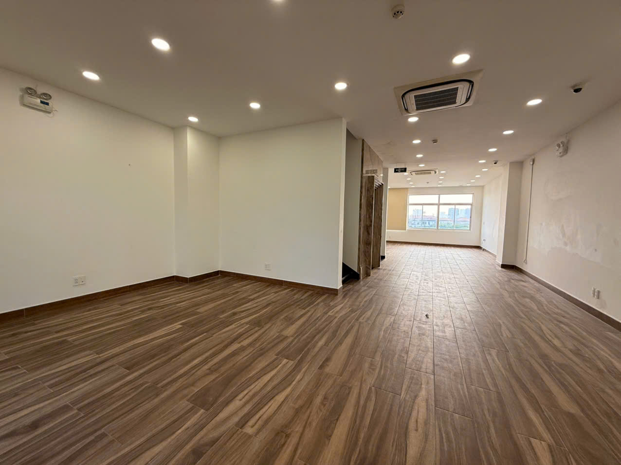 CHO THUÊ NHÀ SỐ 151 NGUYỄN CƠ THẠCH - NHÀ ĐẸP - NỘI THẤT CAO CẤP - Hình ảnh 2