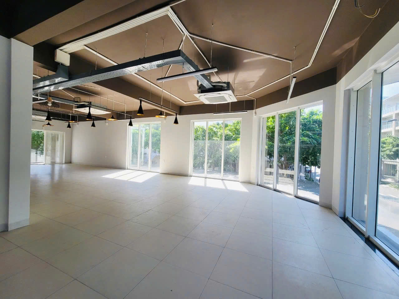 Cho thuê nhà số 40-42 Đường B4, Giá 300tr, cặp căn góc, thang máy, máy lạnh, nhà đẹp - Hình ảnh 6