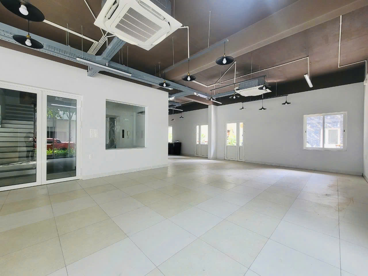 Cho thuê nhà số 40-42 Đường B4, Giá 300tr, cặp căn góc, thang máy, máy lạnh, nhà đẹp - Hình ảnh 5