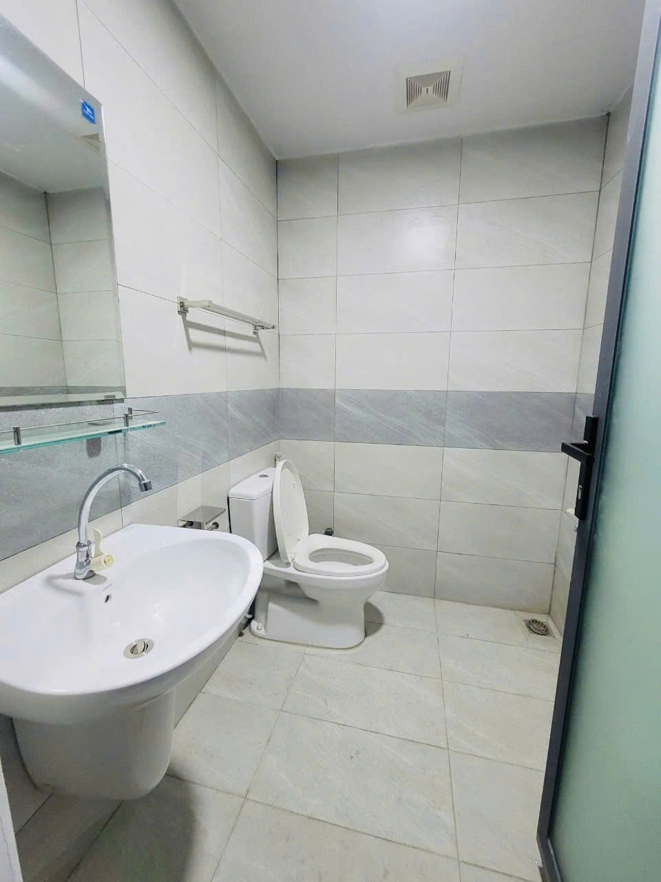 Cho thuê nhà số 40-42 Đường B4, Giá 300tr, cặp căn góc, thang máy, máy lạnh, nhà đẹp - Hình ảnh 4