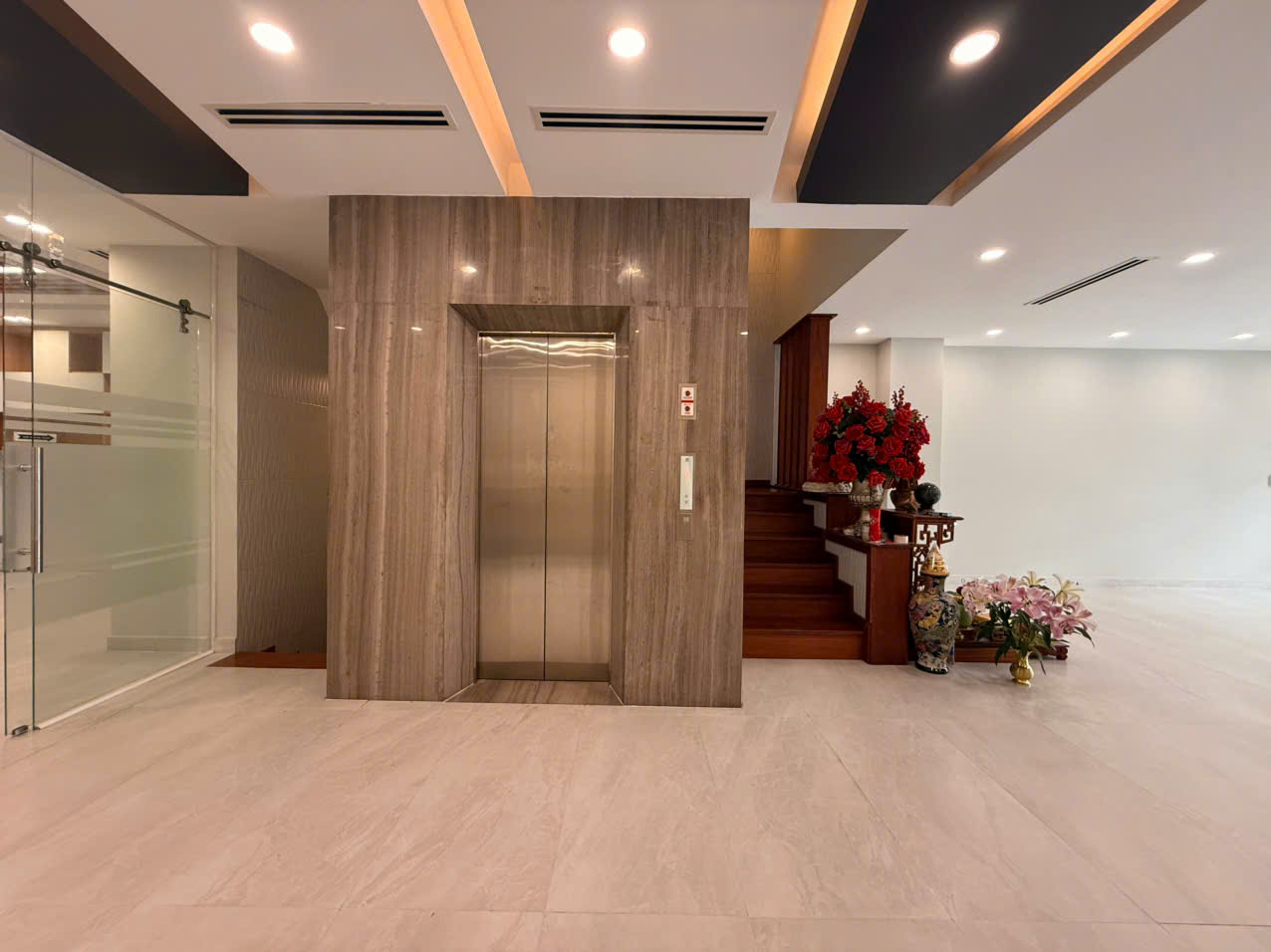 Cho Thuê Nhà Phố Đẹp Đường Nguyễn Cơ Thạch - Full Nội Thất Ở, Văn phòng - Hình ảnh 7