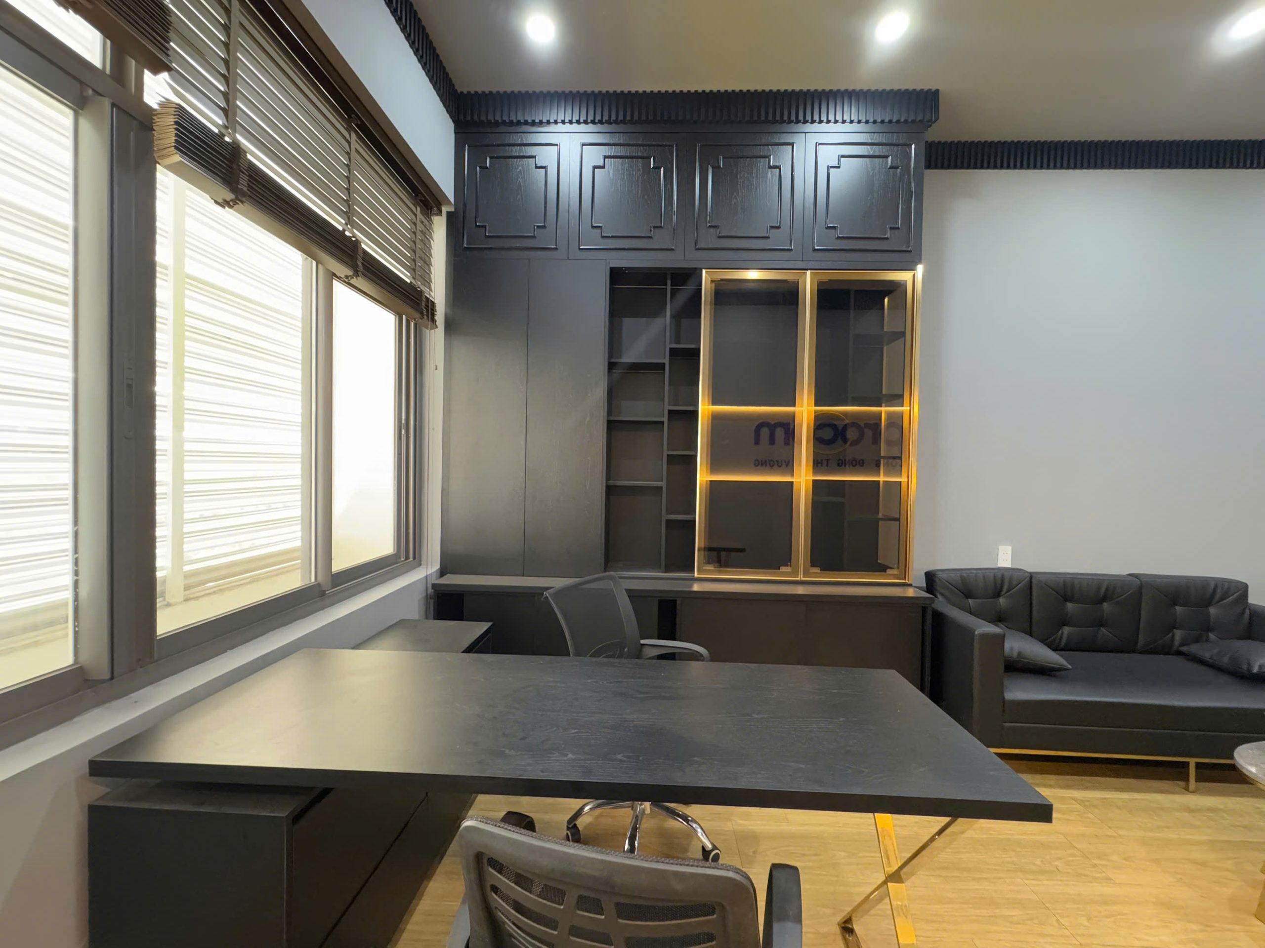 Cho thuê Văn Phòng hoàn thiện Full Nội thất, có máy lạnh, đầy đủ tiện ích - giá tốt - Hình ảnh 4