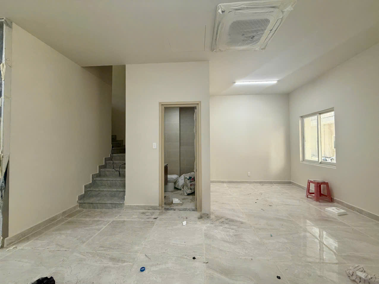 Cho Thuê Nhà Phố Hoàn Thiện Mới - Diện tích lớn - Giá chỉ 130 Triệu - Hình ảnh 2