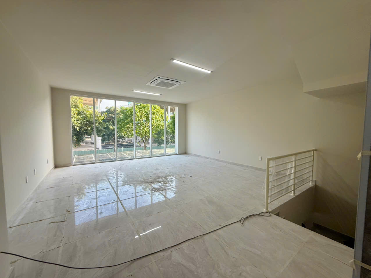 Cho Thuê Nhà Phố Hoàn Thiện Mới - Diện tích lớn - Giá chỉ 130 Triệu - Hình ảnh 8