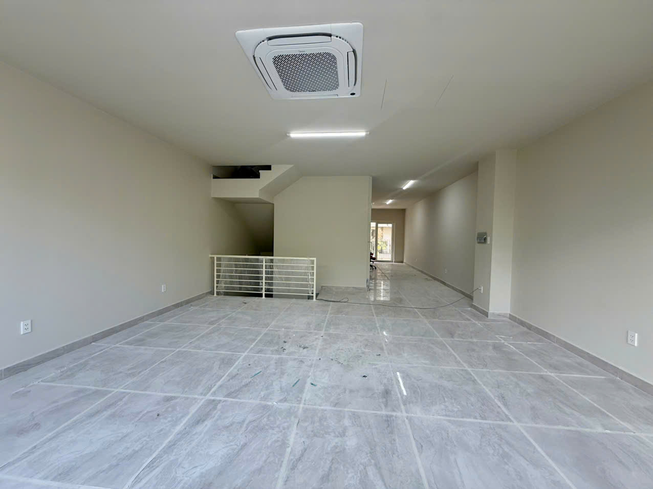 Cho Thuê Nhà Phố Hoàn Thiện Mới - Diện tích lớn - Giá chỉ 130 Triệu - Hình ảnh 13