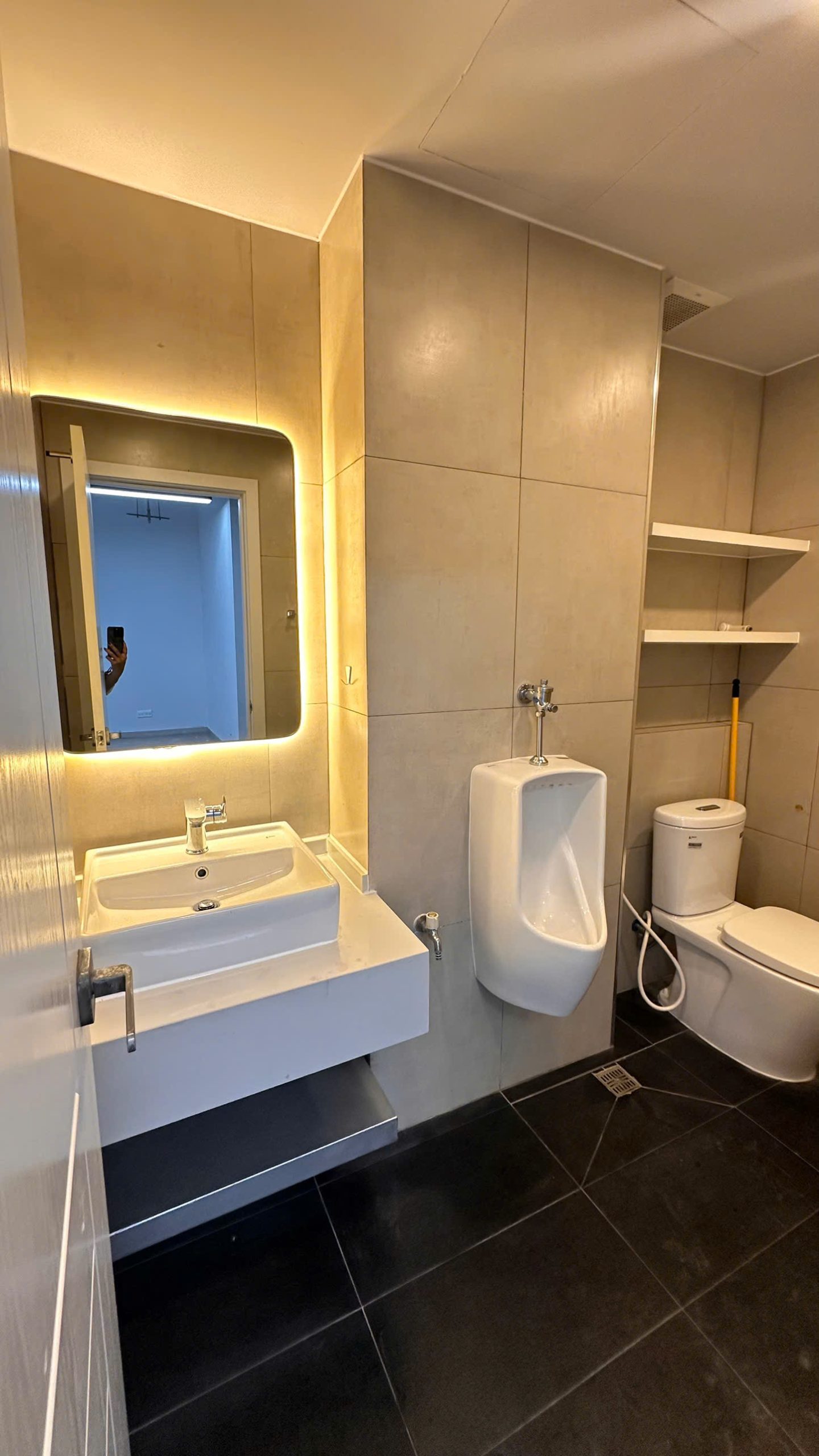 CHO THUÊ VĂN PHÒNG THIẾT KẾ VUÔNG – 80M2 – GIÁ CHỈ 25TR - Hình ảnh 4