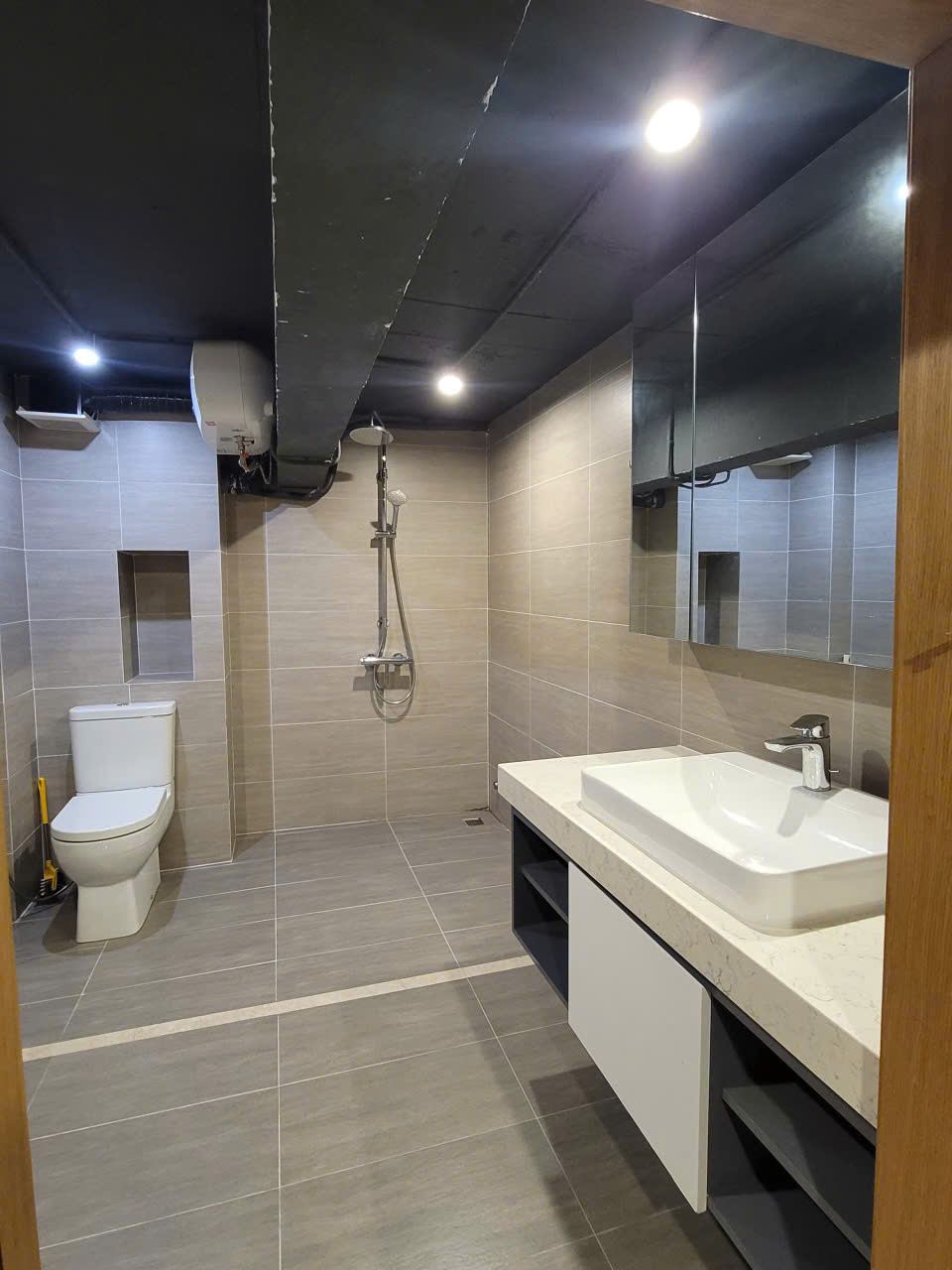 CHO THUÊ VĂN PHÒNG RỘNG 100M2 – CÓ GÁC LỬNG, GIÁ TỐT THỊ TRƯỜNG - Hình ảnh 4