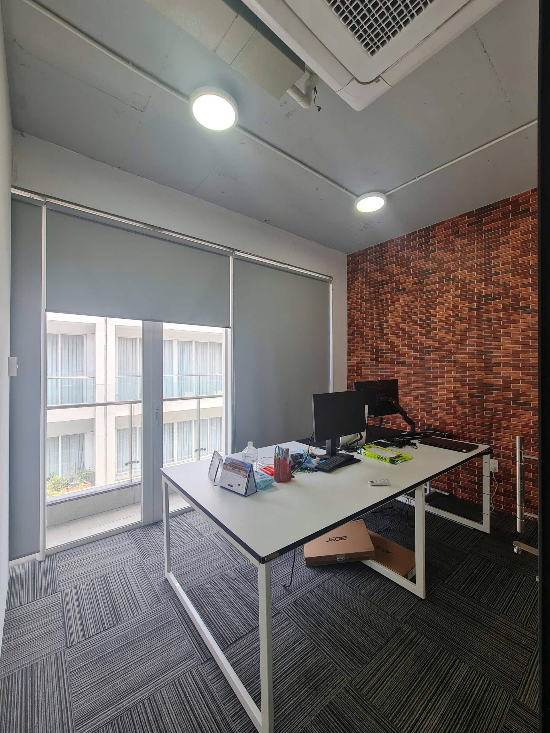 CHO THUÊ VP 25M2 - FULL NỘI THẤT - CÓ NGĂN PHÒNG - 20 TRIỆU GỒM CÁC CHI PHÍ