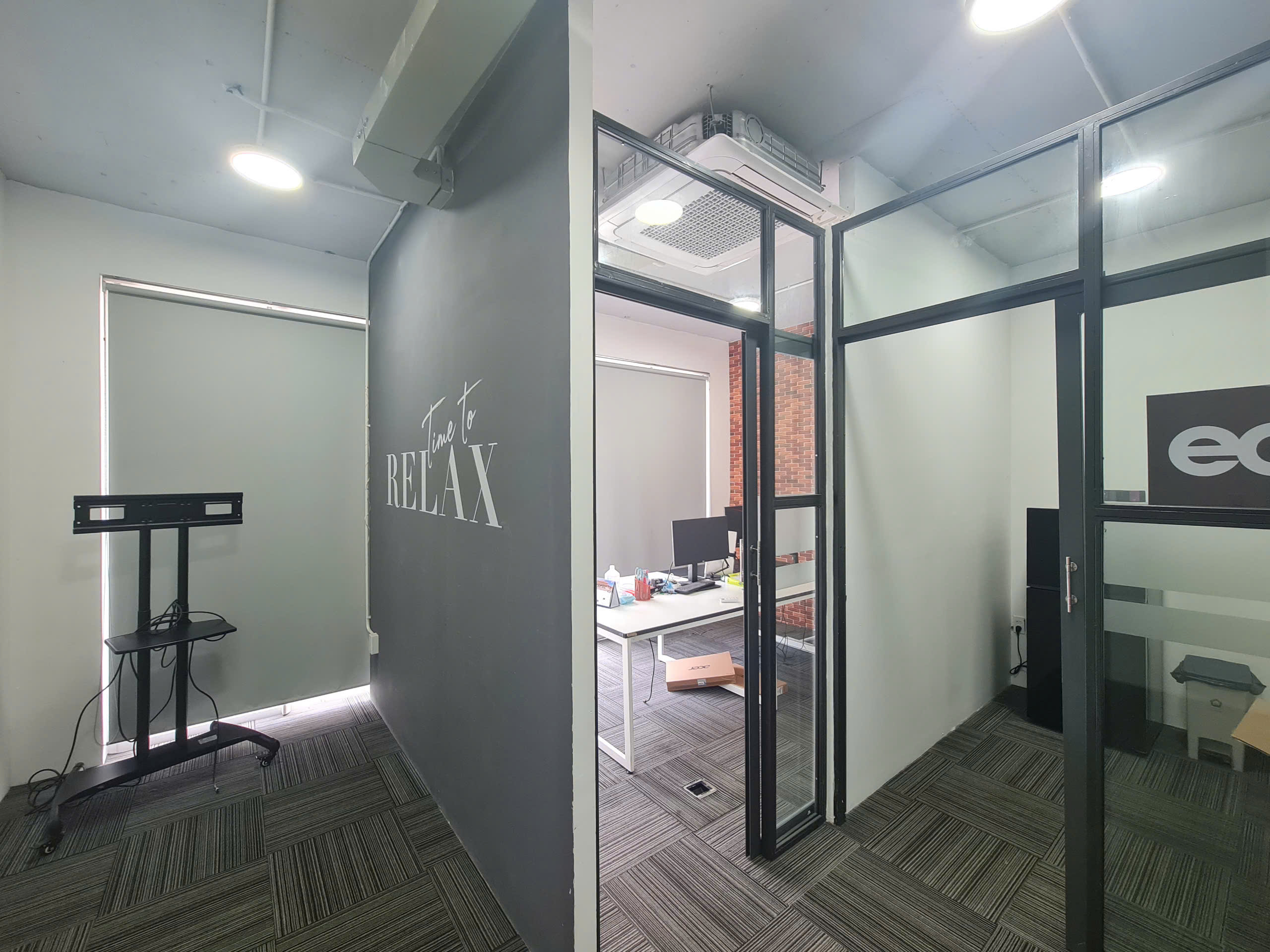 CHO THUÊ VP 25M2 - FULL NỘI THẤT - CÓ NGĂN PHÒNG - 20 TRIỆU GỒM CÁC CHI PHÍ - Hình ảnh 6