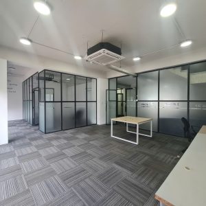 CHO THUÊ VP 75M2 - FULL NỘI THẤT - CÓ NGĂN 1 PHÒNG - VÀO ĐƯỢC NGAY